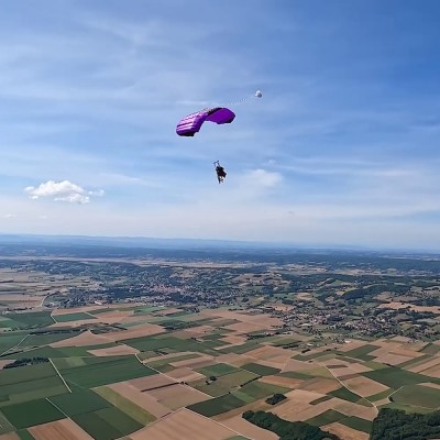 Lancio dall'aereo con tuta alare biposto