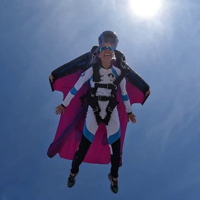 Lancio dall'aereo con tuta alare biposto
