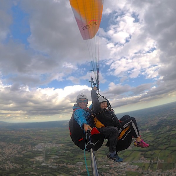 Volo in parapendio biposto per coppie a Borso del Grappa