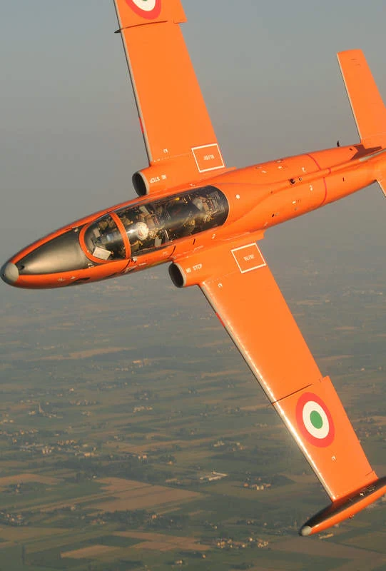 Aermacchi MB-326 in virata